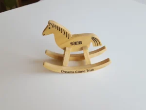 Verslo dovanos su logotipu